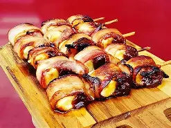 Espetinho Romeu e Julieta com Bacon (preco a libra)